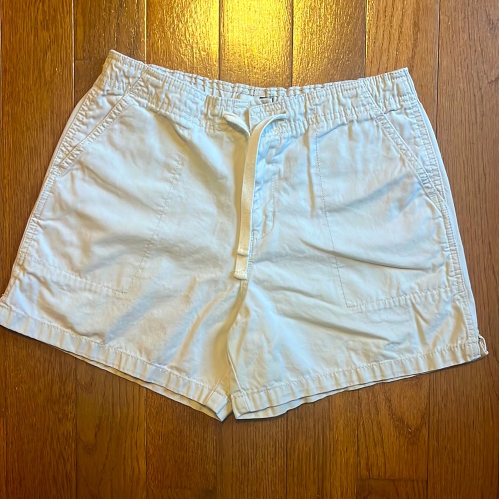 Gap women’s khaki shorts size 16